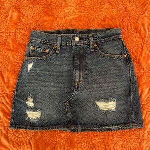 Levi’s dark wash distressed icon denim skirt